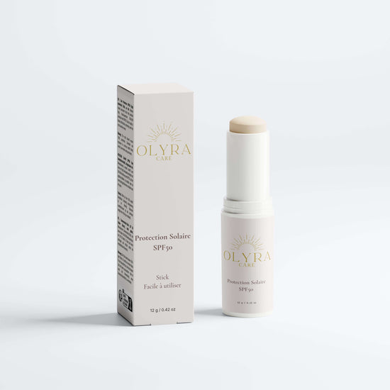Protection solaire visage SPF50 en stick Olyra Care avec emballage, crème solaire minérale.